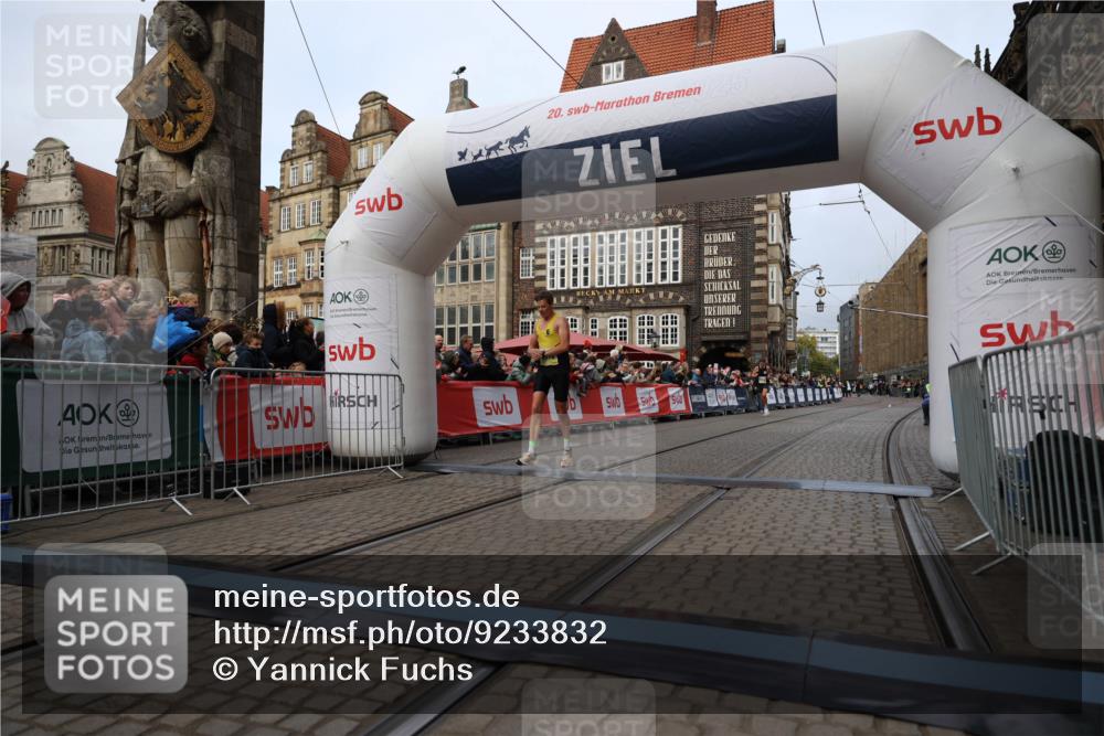 05.10.2025 - 20. swb-Marathon Bremen Yannick Fuchs http://msf.ph/oto/9233832 05.10.2025 10:34:41 Ziel 9319, 10718 meine-sportfotos.de