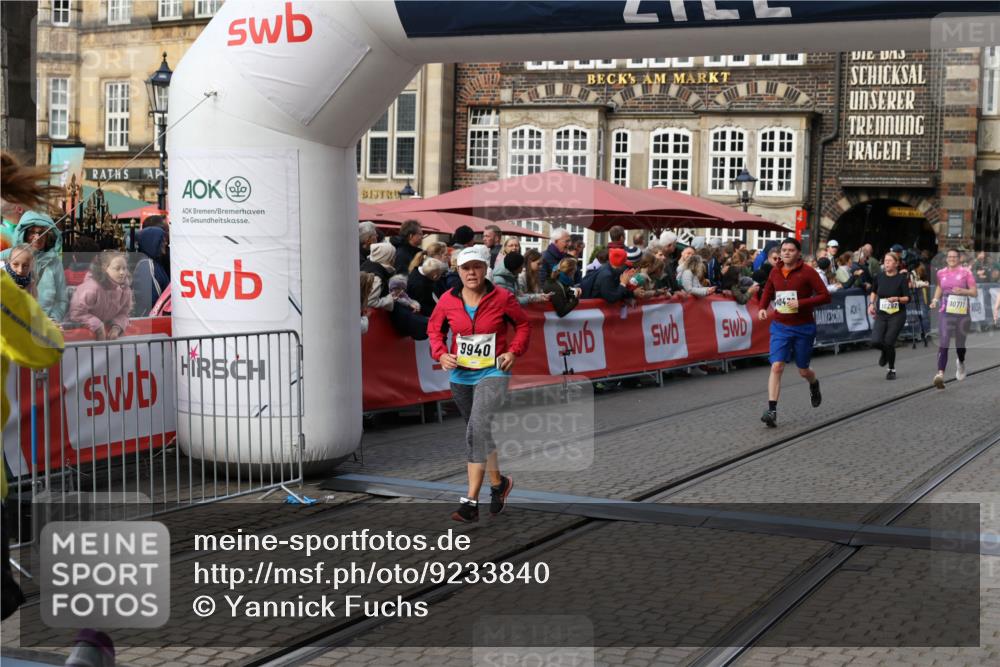05.10.2025 - 20. swb-Marathon Bremen Yannick Fuchs http://msf.ph/oto/9233840 05.10.2025 11:03:45 Ziel 7199, 9486, 9940, 10213, 10297, 10478, 10711, 10713, 11522 meine-sportfotos.de