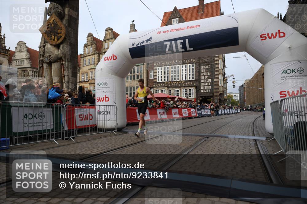 05.10.2025 - 20. swb-Marathon Bremen Yannick Fuchs http://msf.ph/oto/9233841 05.10.2025 10:34:41 Ziel 9319, 10718 meine-sportfotos.de