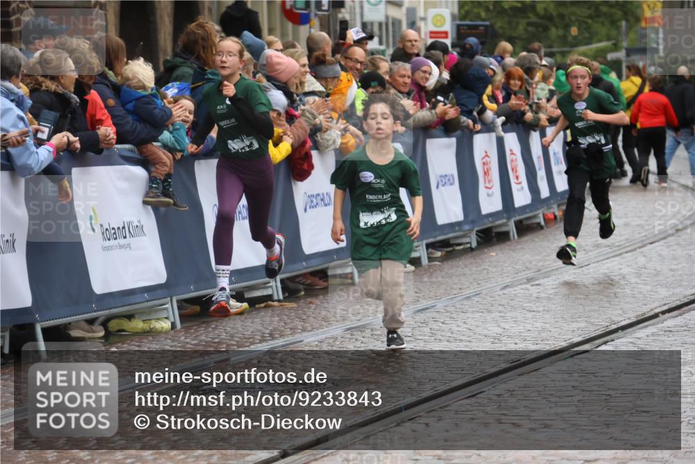 05.10.2025 - 20. swb-Marathon Bremen Strokosch-Dieckow http://msf.ph/oto/9233843 05.10.2025 15:18:35 Ziel  meine-sportfotos.de