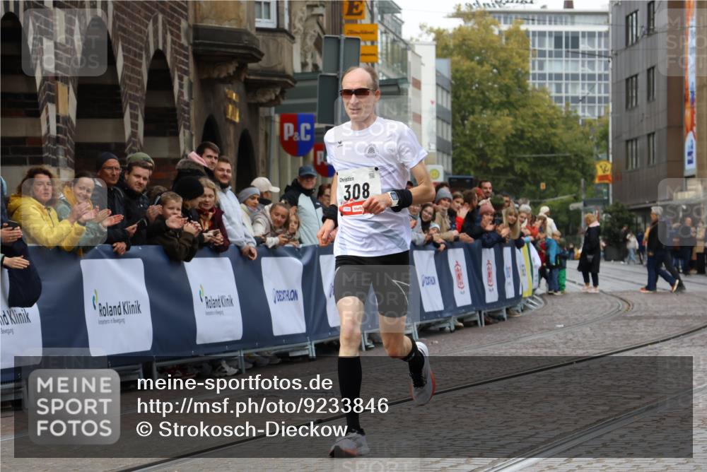 05.10.2025 - 20. swb-Marathon Bremen Strokosch-Dieckow http://msf.ph/oto/9233846 05.10.2025 12:35:27 Ziel 308, 1994 meine-sportfotos.de