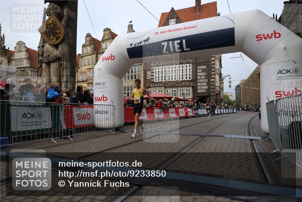05.10.2025 - 20. swb-Marathon Bremen Yannick Fuchs http://msf.ph/oto/9233850 05.10.2025 10:34:41 Ziel 9319, 10718 meine-sportfotos.de