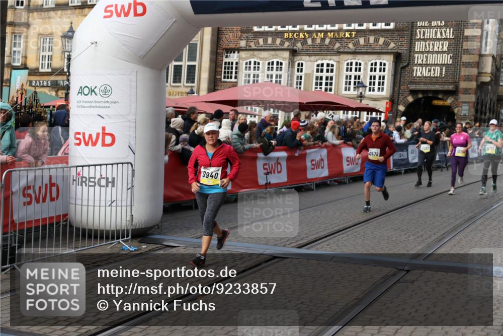 05.10.2025 - 20. swb-Marathon Bremen Yannick Fuchs http://msf.ph/oto/9233857 05.10.2025 11:03:45 Ziel 7199, 9486, 9940, 10213, 10297, 10478, 10711, 10713, 11522 meine-sportfotos.de