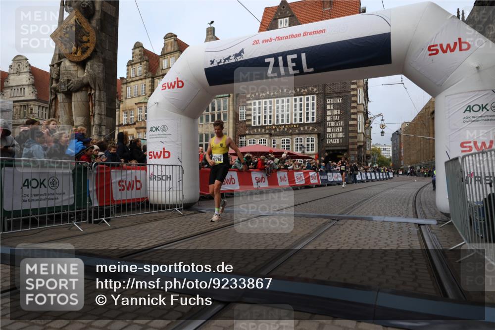 05.10.2025 - 20. swb-Marathon Bremen Yannick Fuchs http://msf.ph/oto/9233867 05.10.2025 10:34:41 Ziel 9319, 10718 meine-sportfotos.de