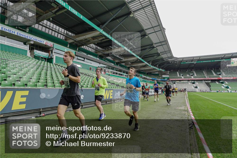 05.10.2025 - 20. swb-Marathon Bremen Michael Burmester http://msf.ph/oto/9233870 05.10.2025 12:56:55 Laufen im Stadion 31, 246, 299, 305, 479, 591, 833, 1161, 1380, 1382, 1595, 1627, 1679, 1971, 1977, 2166, 2263, 2269, 2436, 2438, 2571, 2634, 3392, 3471, 3606, 3813, 3980, 4101, 4484, 5104, 5246, 5255, 5419, 5469, 5503, 5664, 6176, 6250, 6267, 6375, 6451, 6493, 6510, 6864, 6926, 7000, 7017, 7086, 7283, 7292, 7320, 7390, 7431, 7490, 7546, 7578, 7783, 7920, 8479, 8564, 8973, 9054, 9129, 325, 830, 901, 984, 989, 2134, 2149, 3161, 4052, 4288, 4485, 5370, 5490, 6070, 6441, 8144 meine-sportfotos.de