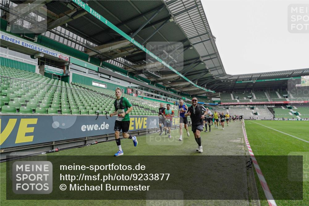 05.10.2025 - 20. swb-Marathon Bremen Michael Burmester http://msf.ph/oto/9233877 05.10.2025 12:56:57 Laufen im Stadion 31, 246, 299, 305, 479, 591, 833, 1161, 1380, 1382, 1595, 1627, 1679, 1971, 1977, 2166, 2263, 2269, 2436, 2438, 2571, 2634, 3392, 3471, 3606, 3813, 3980, 4101, 4484, 5104, 5246, 5255, 5419, 5469, 5503, 5664, 6176, 6250, 6267, 6375, 6451, 6493, 6510, 6768, 6864, 6926, 7000, 7017, 7086, 7283, 7292, 7320, 7390, 7431, 7490, 7546, 7578, 7783, 7920, 8479, 8564, 8903, 8973, 9054, 9129, 325, 830, 901, 989, 2134, 2149, 3161, 4052, 4485, 5370, 5490, 6070, 6441, 8144 meine-sportfotos.de