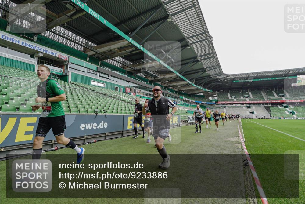 05.10.2025 - 20. swb-Marathon Bremen Michael Burmester http://msf.ph/oto/9233886 05.10.2025 12:56:57 Laufen im Stadion 31, 246, 299, 305, 479, 591, 833, 1161, 1380, 1382, 1595, 1627, 1679, 1971, 1977, 2166, 2263, 2269, 2436, 2438, 2571, 2634, 3392, 3471, 3606, 3813, 3980, 4101, 4484, 5104, 5246, 5255, 5419, 5469, 5503, 5664, 6176, 6250, 6267, 6375, 6451, 6493, 6510, 6768, 6864, 6926, 7000, 7017, 7086, 7283, 7292, 7320, 7390, 7431, 7490, 7546, 7578, 7783, 7920, 8479, 8564, 8903, 8973, 9054, 9129, 325, 830, 901, 989, 2134, 2149, 3161, 4052, 4485, 5370, 5490, 6070, 6441, 8144 meine-sportfotos.de