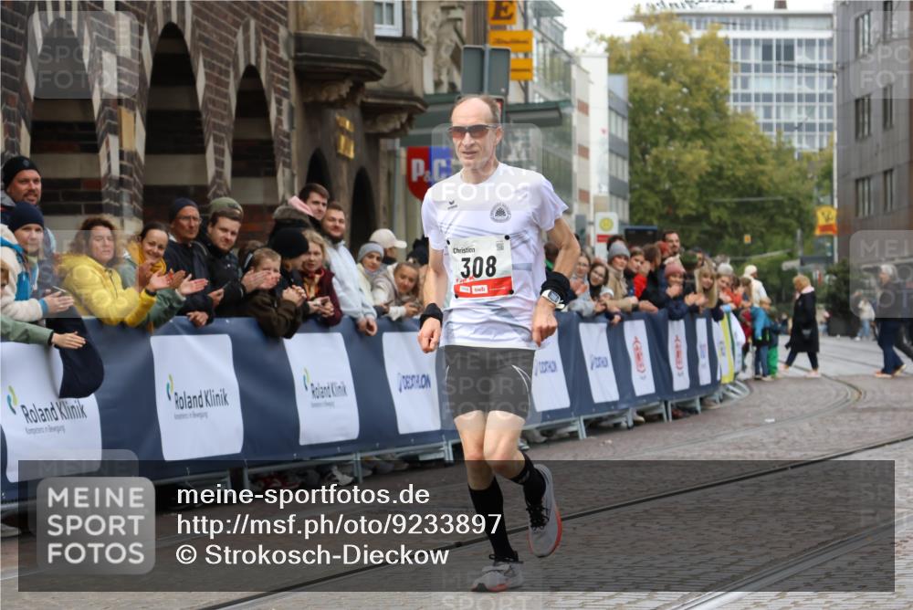 05.10.2025 - 20. swb-Marathon Bremen Strokosch-Dieckow http://msf.ph/oto/9233897 05.10.2025 12:35:27 Ziel 308, 1994 meine-sportfotos.de