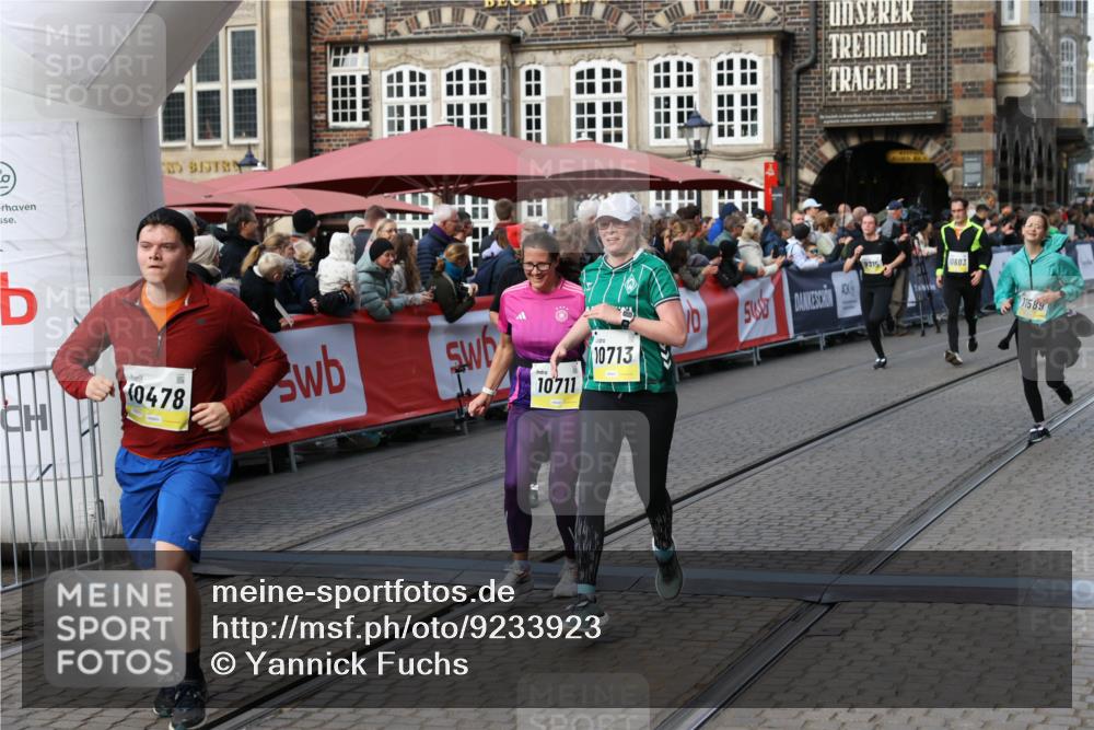 05.10.2025 - 20. swb-Marathon Bremen Yannick Fuchs http://msf.ph/oto/9233923 05.10.2025 11:03:48 Ziel 9315, 9940, 10213, 10297, 10478, 10603, 10604, 10711, 10713, 11522, 11589 meine-sportfotos.de