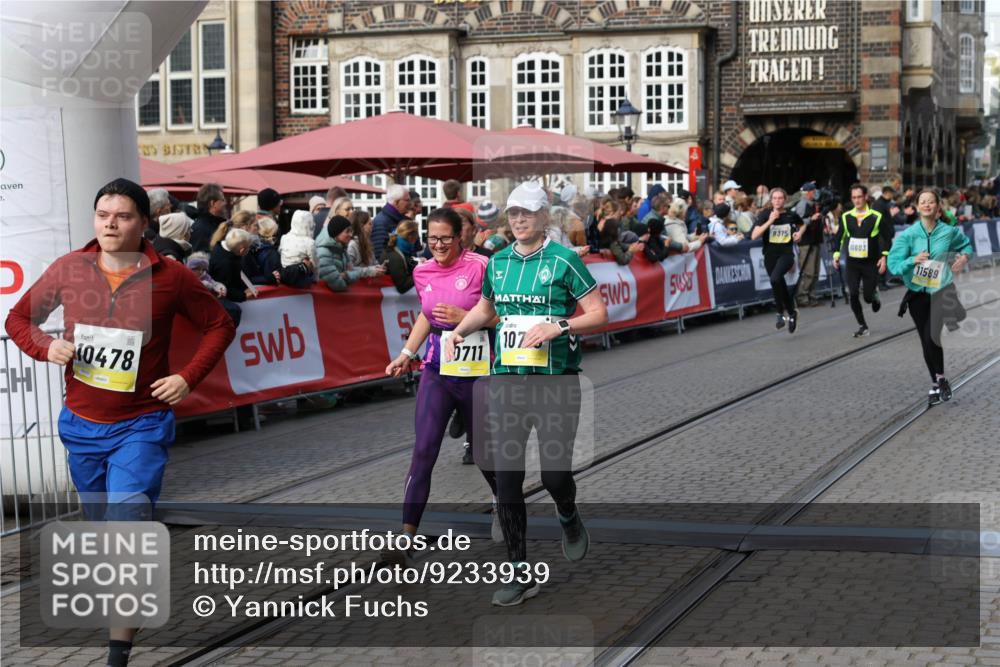 05.10.2025 - 20. swb-Marathon Bremen Yannick Fuchs http://msf.ph/oto/9233939 05.10.2025 11:03:48 Ziel 9315, 9940, 10213, 10297, 10478, 10603, 10604, 10711, 10713, 11522, 11589 meine-sportfotos.de