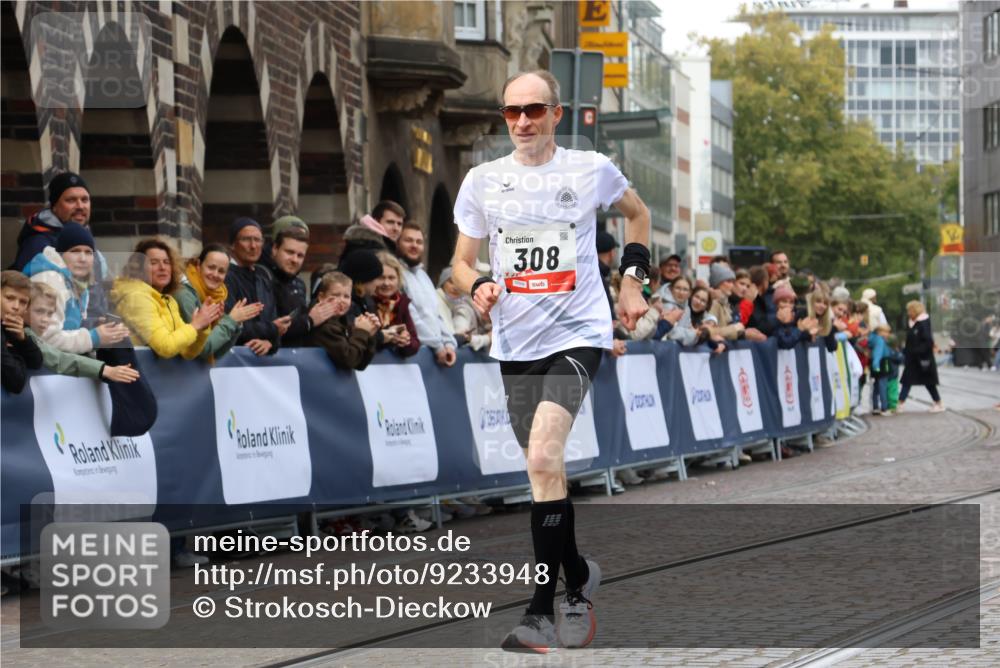 05.10.2025 - 20. swb-Marathon Bremen Strokosch-Dieckow http://msf.ph/oto/9233948 05.10.2025 12:35:27 Ziel 308, 1994 meine-sportfotos.de