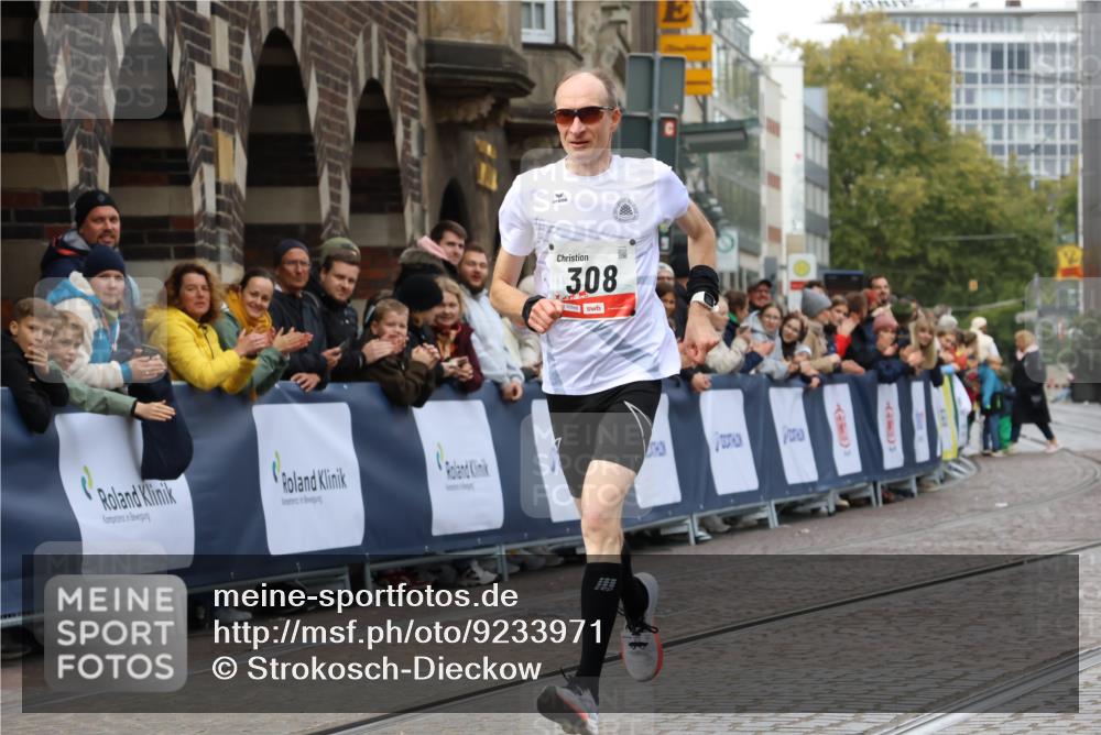 05.10.2025 - 20. swb-Marathon Bremen Strokosch-Dieckow http://msf.ph/oto/9233971 05.10.2025 12:35:27 Ziel 308, 1994 meine-sportfotos.de