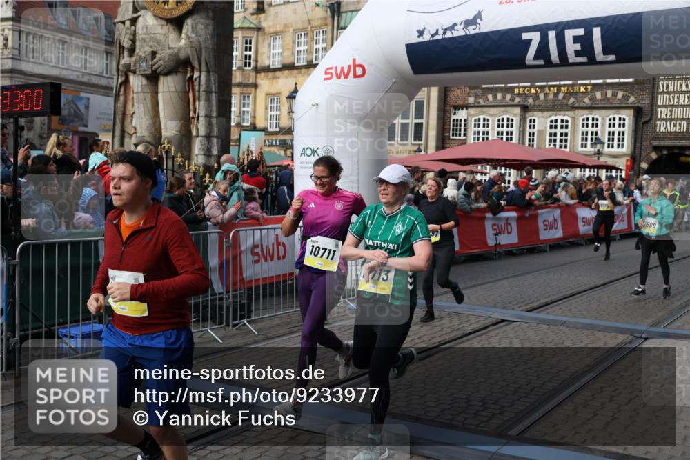 05.10.2025 - 20. swb-Marathon Bremen Yannick Fuchs http://msf.ph/oto/9233977 05.10.2025 11:03:49 Ziel 9315, 9940, 10213, 10297, 10478, 10603, 10604, 10711, 10713, 11589 meine-sportfotos.de