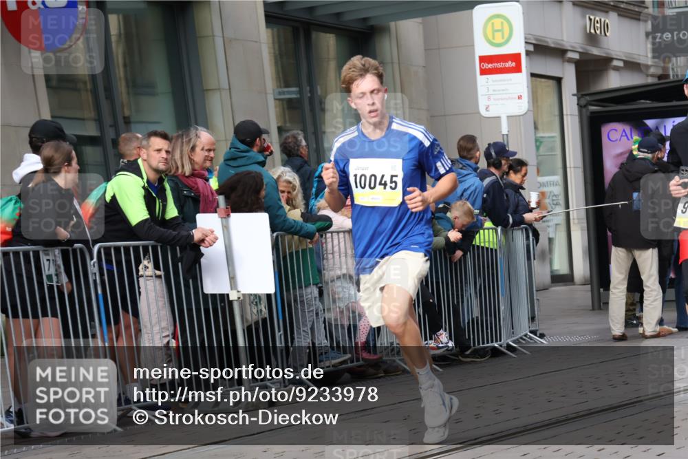 05.10.2025 - 20. swb-Marathon Bremen Strokosch-Dieckow http://msf.ph/oto/9233978 05.10.2025 10:42:46 Ziel 9006, 9302, 9558, 10045, 10474, 10541, 10553, 10624, 10961, 10979, 11304, 11476, 9006, 9302, 9558, 10045, 10474, 10541, 10553, 10624, 10961, 10979, 11304, 11476 meine-sportfotos.de