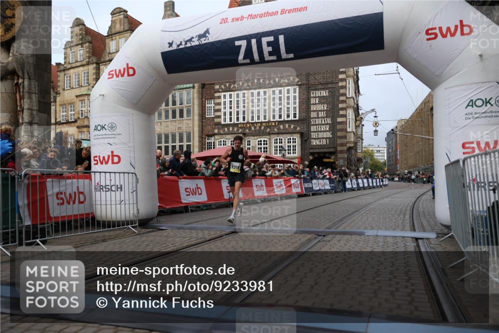 05.10.2025 - 20. swb-Marathon Bremen Yannick Fuchs http://msf.ph/oto/9233981 05.10.2025 10:34:44 Ziel 9319, 10718 meine-sportfotos.de