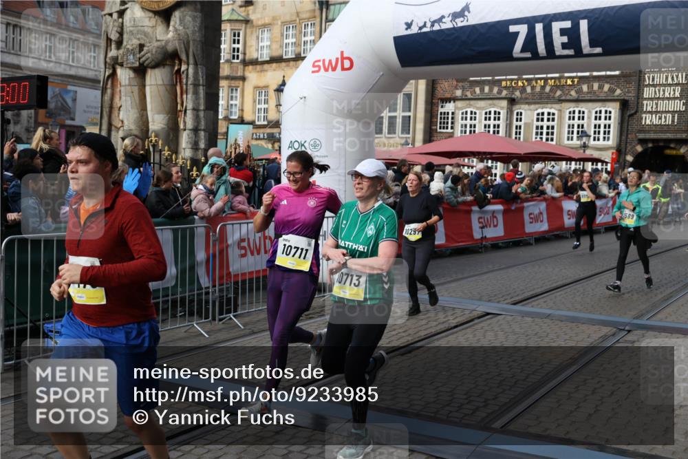 05.10.2025 - 20. swb-Marathon Bremen Yannick Fuchs http://msf.ph/oto/9233985 05.10.2025 11:03:49 Ziel 9315, 9940, 10213, 10297, 10478, 10603, 10604, 10711, 10713, 11589 meine-sportfotos.de