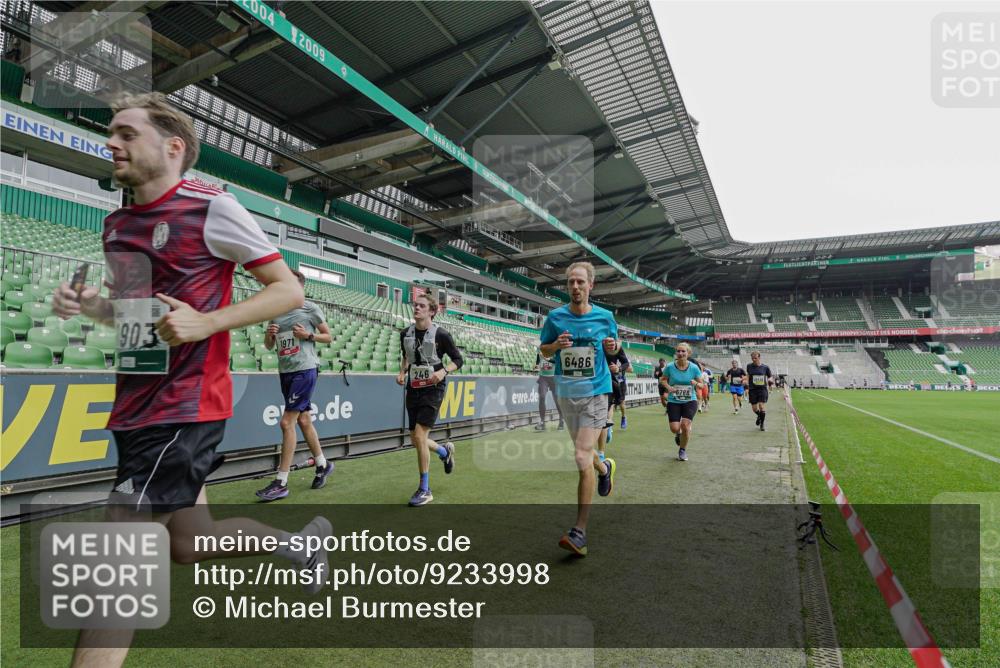 05.10.2025 - 20. swb-Marathon Bremen Michael Burmester http://msf.ph/oto/9233998 05.10.2025 12:57:12 Laufen im Stadion 31, 237, 246, 299, 305, 479, 591, 613, 820, 833, 1161, 1317, 1382, 1595, 1627, 1971, 1977, 2166, 2269, 2436, 2522, 2571, 3396, 3471, 3591, 3606, 3813, 3969, 4484, 4496, 4821, 5104, 5149, 5246, 5255, 5419, 5503, 5664, 6250, 6267, 6451, 6486, 6493, 6510, 6534, 6535, 6768, 6926, 7017, 7086, 7283, 7320, 7371, 7390, 7490, 7546, 7578, 7783, 7940, 8023, 8479, 8564, 8903, 8964, 8973, 9054, 9129, 830, 1380, 1679, 2263, 2438, 2634, 3392, 3980, 4101, 4485, 5469 meine-sportfotos.de