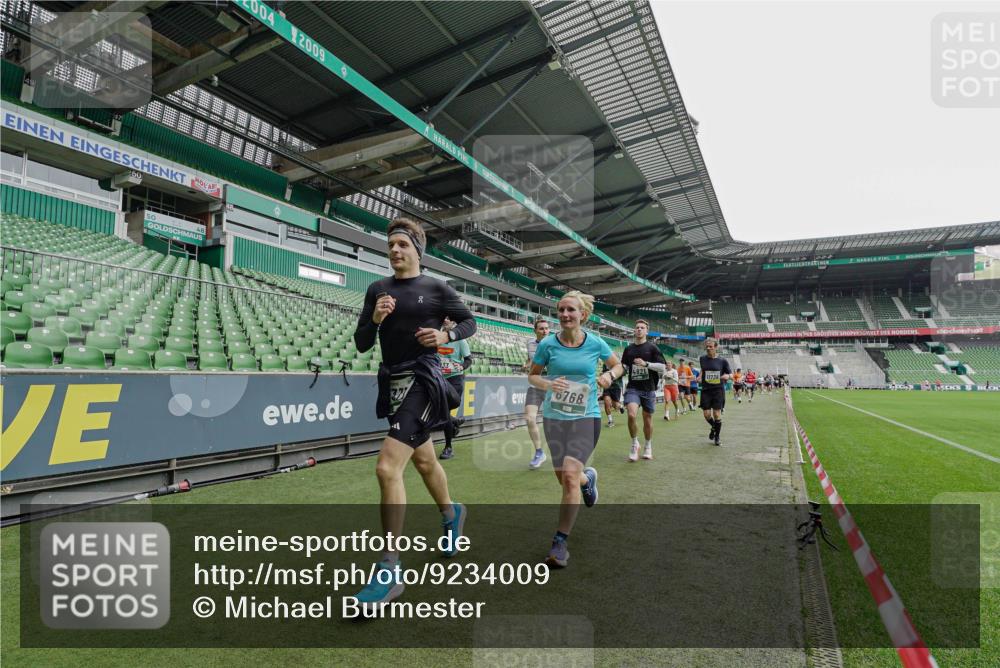 05.10.2025 - 20. swb-Marathon Bremen Michael Burmester http://msf.ph/oto/9234009 05.10.2025 12:57:14 Laufen im Stadion 31, 237, 246, 299, 305, 479, 613, 820, 833, 1161, 1317, 1382, 1595, 1627, 1971, 1977, 2166, 2269, 2436, 2522, 2571, 3396, 3471, 3591, 3813, 3969, 4484, 4496, 4821, 5104, 5149, 5246, 5255, 5503, 5664, 6250, 6267, 6451, 6486, 6493, 6510, 6534, 6535, 6768, 6926, 7017, 7086, 7283, 7371, 7390, 7490, 7546, 7578, 7940, 8023, 8479, 8564, 8903, 8964, 8973, 9054, 9129, 591, 830, 1380, 1679, 2263, 2438, 2634, 3392, 3606, 3980, 4101, 4485, 5469 meine-sportfotos.de
