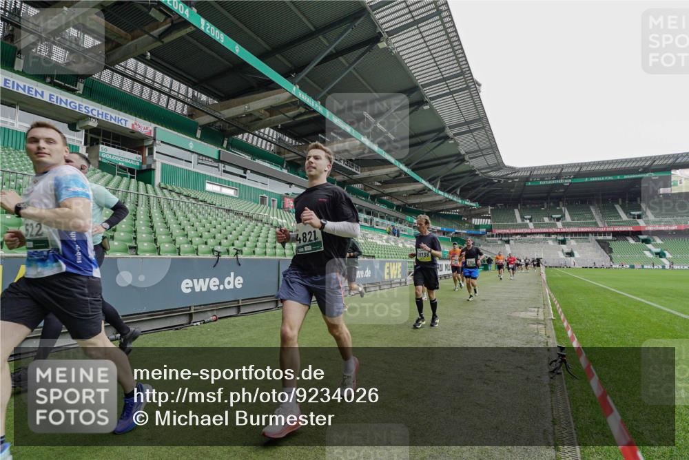 05.10.2025 - 20. swb-Marathon Bremen Michael Burmester http://msf.ph/oto/9234026 05.10.2025 12:57:15 Laufen im Stadion 31, 237, 246, 299, 305, 479, 613, 820, 833, 1161, 1317, 1382, 1595, 1627, 1971, 1977, 2166, 2269, 2436, 2522, 2571, 3396, 3471, 3591, 3798, 3813, 3969, 4089, 4484, 4496, 4821, 5100, 5104, 5149, 5246, 5255, 5503, 5664, 6250, 6267, 6451, 6486, 6493, 6510, 6534, 6535, 6768, 6926, 7017, 7086, 7283, 7371, 7390, 7490, 7546, 7578, 7940, 8023, 8479, 8564, 8903, 8964, 8973, 9054, 9129, 9983, 591, 1380, 1679, 2263, 2438, 2571, 2634, 3392, 3606, 3980, 4101, 5255, 5469 meine-sportfotos.de