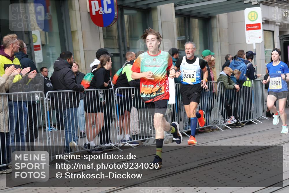 05.10.2025 - 20. swb-Marathon Bremen Strokosch-Dieckow http://msf.ph/oto/9234030 05.10.2025 10:42:51 Ziel 9006, 9302, 9558, 9967, 10045, 10474, 10541, 10553, 10961, 10979, 11304, 11476, 9006, 9302, 9558, 9967, 10045, 10474, 10541, 10553, 10961, 10979, 11304, 11476 meine-sportfotos.de