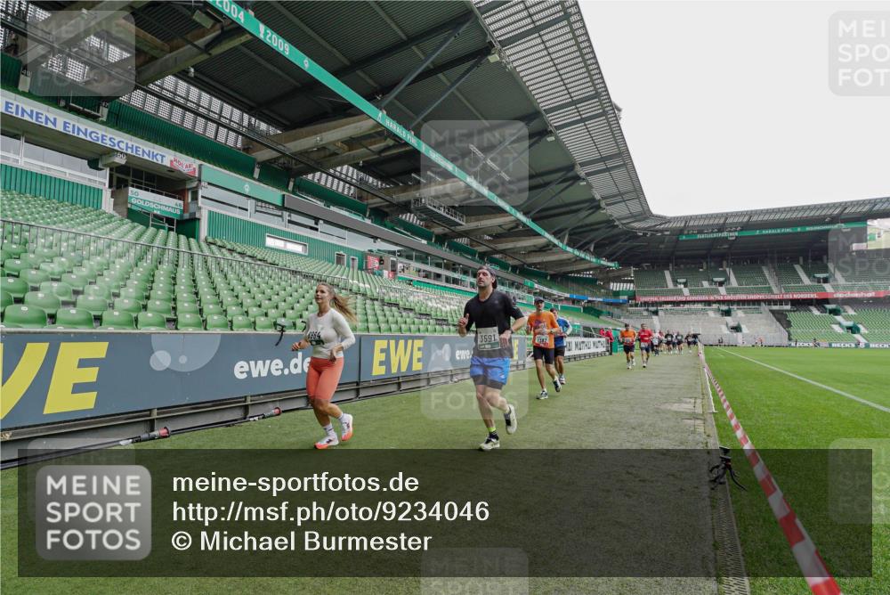 05.10.2025 - 20. swb-Marathon Bremen Michael Burmester http://msf.ph/oto/9234046 05.10.2025 12:57:17 Laufen im Stadion 31, 237, 246, 299, 305, 479, 613, 820, 833, 1161, 1317, 1382, 1491, 1595, 1627, 1971, 1977, 2166, 2269, 2304, 2436, 2522, 3396, 3471, 3591, 3798, 3813, 3969, 4089, 4484, 4496, 4821, 5100, 5104, 5149, 5246, 5503, 5664, 6250, 6267, 6451, 6486, 6493, 6510, 6534, 6535, 6768, 6926, 7017, 7086, 7283, 7371, 7390, 7490, 7546, 7578, 7940, 8023, 8479, 8564, 8801, 8903, 8964, 8973, 9054, 9129, 9983, 591, 1380, 1679, 2263, 2438, 2571, 2634, 3392, 3606, 3980, 4101, 5255, 5469 meine-sportfotos.de