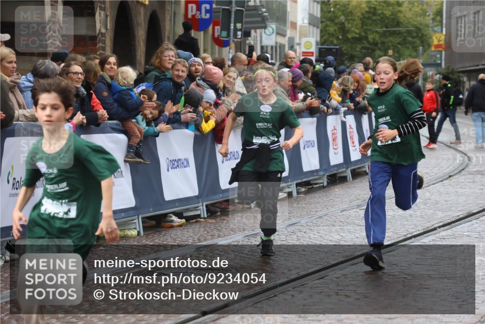 05.10.2025 - 20. swb-Marathon Bremen Strokosch-Dieckow http://msf.ph/oto/9234054 05.10.2025 15:18:36 Ziel  meine-sportfotos.de
