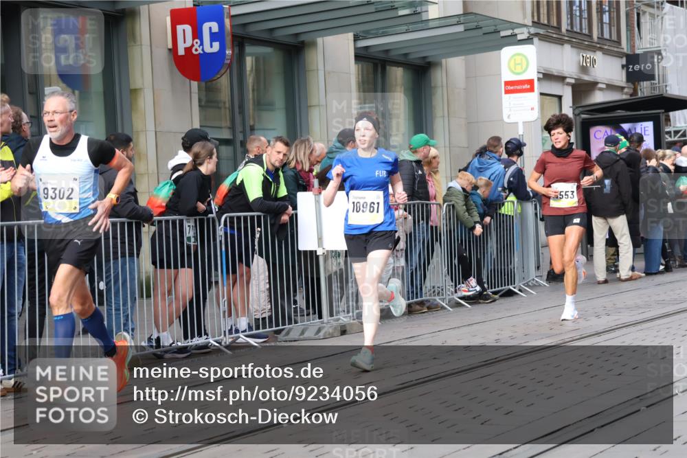 05.10.2025 - 20. swb-Marathon Bremen Strokosch-Dieckow http://msf.ph/oto/9234056 05.10.2025 10:42:52 Ziel 9006, 9302, 9558, 9967, 10045, 10474, 10541, 10553, 10961, 10979, 11304, 11476, 9006, 9302, 9558, 9967, 10045, 10474, 10541, 10553, 10961, 10979, 11304, 11476 meine-sportfotos.de