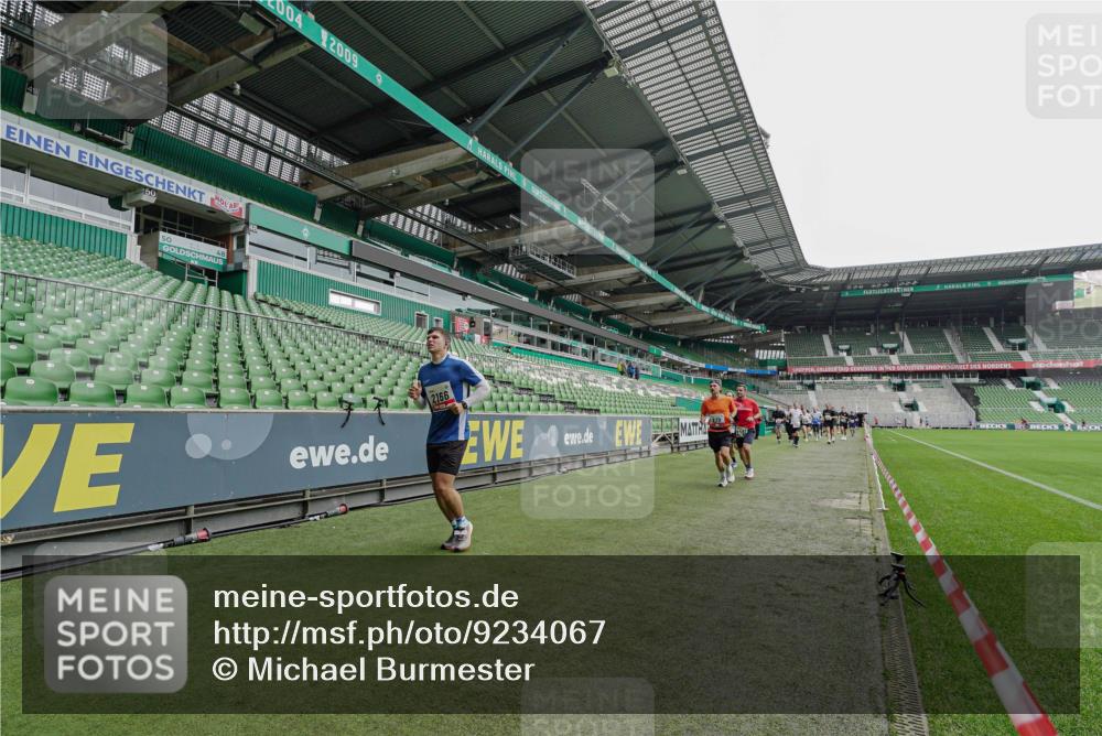05.10.2025 - 20. swb-Marathon Bremen Michael Burmester http://msf.ph/oto/9234067 05.10.2025 12:57:20 Laufen im Stadion 31, 237, 246, 299, 305, 479, 613, 820, 833, 1161, 1317, 1382, 1491, 1595, 1627, 1971, 1977, 2166, 2269, 2304, 2436, 2522, 3396, 3471, 3591, 3798, 3813, 3969, 4089, 4484, 4496, 4821, 5100, 5104, 5149, 5503, 5664, 6250, 6267, 6486, 6493, 6510, 6534, 6535, 6768, 7017, 7086, 7283, 7371, 7390, 7490, 7546, 7578, 7911, 7940, 8023, 8128, 8479, 8564, 8801, 8903, 8964, 8973, 8993, 9054, 9129, 9983, 591, 1380, 1679, 2263, 2438, 2571, 2634, 3392, 3606, 3980, 4101, 5255, 5469 meine-sportfotos.de