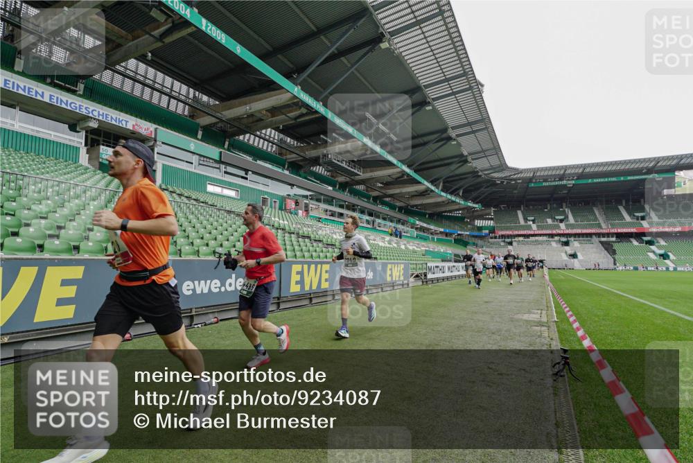 05.10.2025 - 20. swb-Marathon Bremen Michael Burmester http://msf.ph/oto/9234087 05.10.2025 12:57:23 Laufen im Stadion 31, 237, 246, 299, 305, 479, 613, 820, 833, 1161, 1317, 1382, 1491, 1595, 1627, 1971, 1977, 2166, 2269, 2304, 2436, 2522, 3396, 3471, 3591, 3798, 3813, 3969, 3977, 4089, 4484, 4496, 4821, 5100, 5104, 5149, 5503, 5664, 6250, 6267, 6486, 6493, 6510, 6534, 6535, 6768, 7017, 7086, 7283, 7371, 7390, 7490, 7546, 7578, 7731, 7911, 7940, 8023, 8128, 8479, 8564, 8801, 8903, 8964, 8973, 8993, 9054, 9129, 9983, 11658, 591, 1161, 1380, 1679, 2263, 2571, 2634, 3392, 3606, 3980, 4101, 5255 meine-sportfotos.de