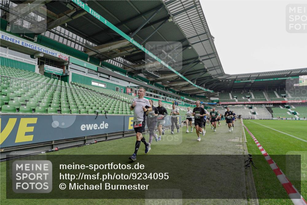 05.10.2025 - 20. swb-Marathon Bremen Michael Burmester http://msf.ph/oto/9234095 05.10.2025 12:57:27 Laufen im Stadion 31, 237, 246, 299, 305, 415, 479, 613, 820, 833, 1317, 1382, 1491, 1595, 1627, 1971, 1977, 2166, 2234, 2269, 2304, 2436, 2522, 3396, 3471, 3591, 3798, 3813, 3969, 3977, 4089, 4484, 4496, 4821, 5100, 5104, 5149, 5503, 5664, 6250, 6267, 6372, 6486, 6493, 6510, 6534, 6535, 6768, 7017, 7086, 7371, 7390, 7546, 7578, 7731, 7911, 7940, 8023, 8128, 8479, 8564, 8801, 8903, 8964, 8973, 8993, 9129, 9983, 11658, 591, 1161, 1679, 2263, 2571, 2634, 3392, 3606, 3980, 4101, 5255 meine-sportfotos.de