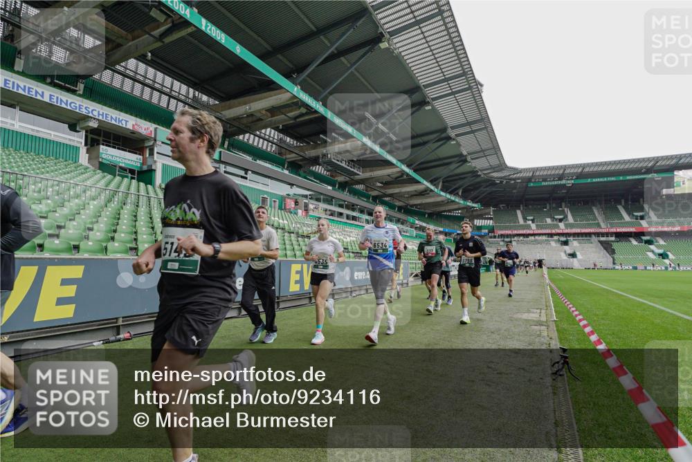 05.10.2025 - 20. swb-Marathon Bremen Michael Burmester http://msf.ph/oto/9234116 05.10.2025 12:57:29 Laufen im Stadion 31, 237, 246, 299, 305, 415, 479, 613, 820, 833, 1317, 1382, 1491, 1595, 1627, 1971, 1977, 2166, 2234, 2240, 2269, 2304, 2436, 2522, 3396, 3471, 3591, 3798, 3813, 3969, 3977, 4089, 4401, 4484, 4496, 4821, 5100, 5104, 5149, 5503, 5645, 5664, 6250, 6267, 6372, 6486, 6493, 6510, 6525, 6534, 6535, 6768, 7017, 7086, 7371, 7390, 7546, 7578, 7731, 7911, 7940, 8023, 8128, 8479, 8801, 8903, 8964, 8973, 8993, 9129, 9983, 11658, 591, 1161, 2571, 2634, 3606, 3980, 4101, 5255 meine-sportfotos.de