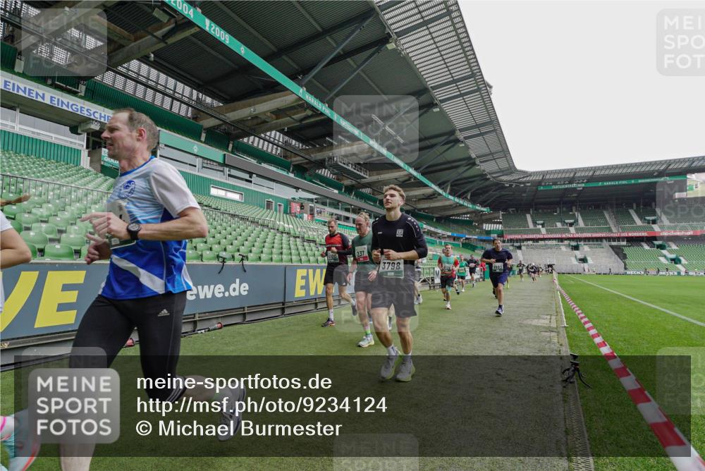 05.10.2025 - 20. swb-Marathon Bremen Michael Burmester http://msf.ph/oto/9234124 05.10.2025 12:57:30 Laufen im Stadion 31, 237, 246, 299, 305, 415, 479, 613, 820, 833, 1317, 1382, 1491, 1595, 1627, 1971, 1977, 2166, 2234, 2240, 2269, 2304, 2436, 2522, 3396, 3471, 3591, 3798, 3813, 3969, 3977, 4089, 4401, 4484, 4496, 4821, 5100, 5104, 5149, 5503, 5645, 5664, 6250, 6267, 6372, 6486, 6493, 6510, 6525, 6534, 6535, 6768, 7017, 7086, 7371, 7390, 7546, 7578, 7731, 7911, 7940, 8023, 8128, 8479, 8801, 8903, 8964, 8973, 8993, 9129, 9983, 11658, 591, 1161, 2571, 2634, 3606, 3980, 4101, 5255 meine-sportfotos.de