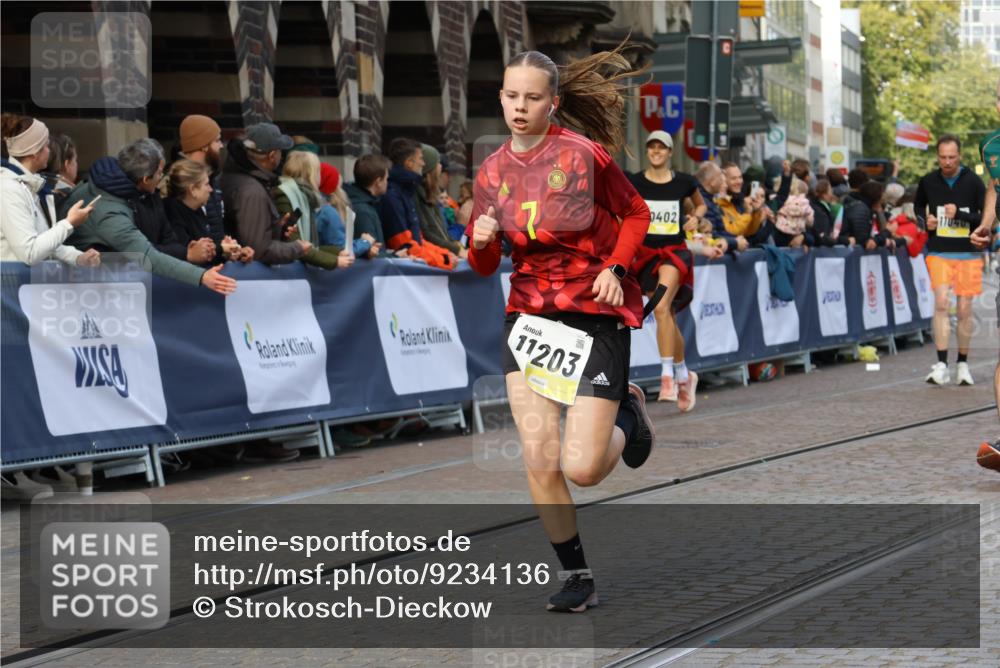 05.10.2025 - 20. swb-Marathon Bremen Strokosch-Dieckow http://msf.ph/oto/9234136 05.10.2025 10:54:16 Ziel 9407, 9574, 9900, 10234, 10402, 10533, 10915, 11040, 11203, 11449 meine-sportfotos.de