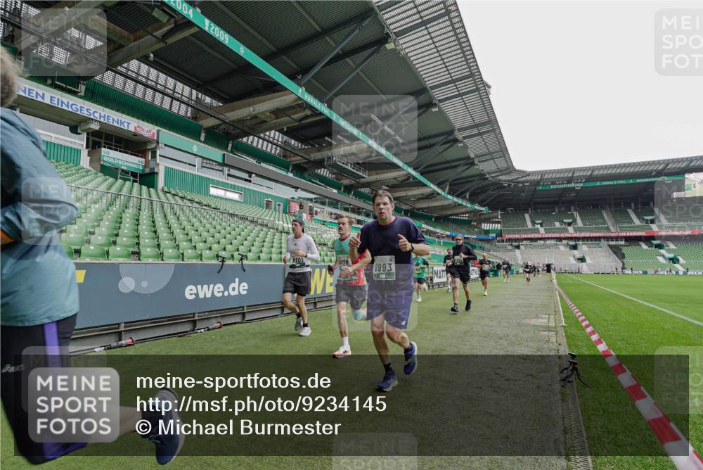 05.10.2025 - 20. swb-Marathon Bremen Michael Burmester http://msf.ph/oto/9234145 05.10.2025 12:57:32 Laufen im Stadion 31, 237, 246, 299, 305, 415, 479, 613, 820, 833, 1317, 1382, 1491, 1595, 1627, 1971, 1977, 2166, 2234, 2240, 2269, 2304, 2436, 2522, 2662, 3396, 3471, 3591, 3798, 3813, 3969, 3977, 4089, 4102, 4401, 4484, 4496, 4821, 5100, 5104, 5149, 5503, 5645, 5664, 6250, 6267, 6372, 6486, 6493, 6510, 6525, 6534, 6535, 6768, 7017, 7086, 7371, 7390, 7546, 7578, 7731, 7911, 7940, 8023, 8128, 8479, 8801, 8903, 8964, 8973, 8993, 9129, 9983, 11658, 591, 1161, 2571, 3606, 5255 meine-sportfotos.de