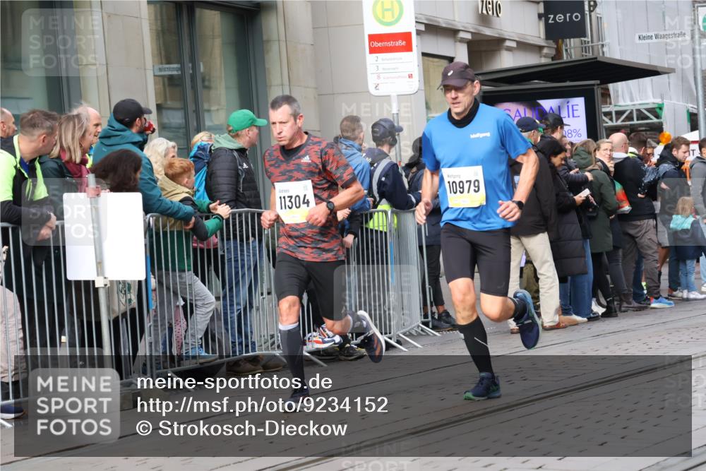 05.10.2025 - 20. swb-Marathon Bremen Strokosch-Dieckow http://msf.ph/oto/9234152 05.10.2025 10:42:57 Ziel 9006, 9967, 10474, 10541, 10553, 10961, 10979, 11304, 11476, 9006, 9967, 10474, 10541, 10553, 10961, 10979, 11304, 11476 meine-sportfotos.de