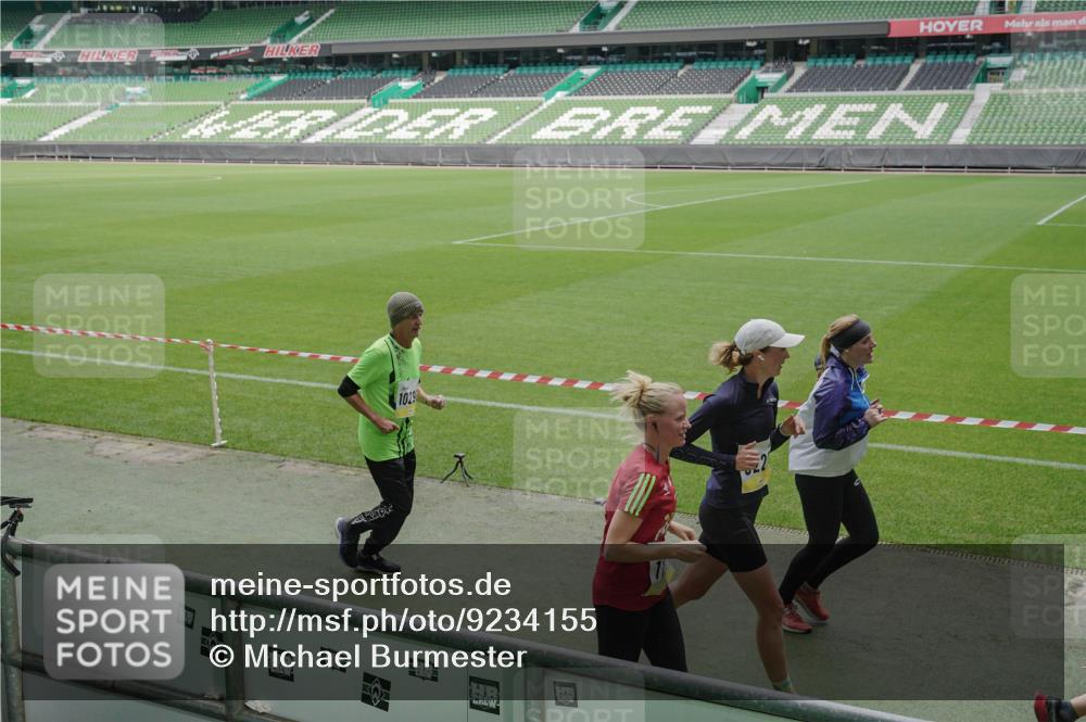 05.10.2025 - 20. swb-Marathon Bremen Michael Burmester http://msf.ph/oto/9234155 05.10.2025 10:31:49 Laufen im Stadion 7193, 7251, 8118, 8888, 9004, 9172, 9196, 9226, 9252, 9256, 9267, 9287, 9337, 9415, 9427, 9431, 9457, 9506, 9581, 9584, 9742, 9791, 9807, 9852, 9871, 9903, 9934, 10014, 10016, 10019, 10020, 10029, 10038, 10057, 10064, 10075, 10128, 10163, 10199, 10206, 10222, 10226, 10240, 10242, 10262, 10279, 10296, 10310, 10321, 10327, 10335, 10356, 10369, 10438, 10468, 10537, 10543, 10609, 10616, 10636, 10638, 10655, 10662, 10668, 10669, 10698, 10719, 10743, 10785 meine-sportfotos.de