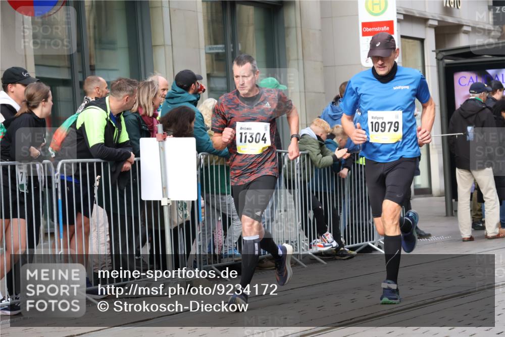 05.10.2025 - 20. swb-Marathon Bremen Strokosch-Dieckow http://msf.ph/oto/9234172 05.10.2025 10:42:58 Ziel 9006, 9967, 10474, 10541, 10553, 10961, 10979, 11304, 11476, 9006, 9967, 10474, 10541, 10553, 10961, 10979, 11304, 11476 meine-sportfotos.de