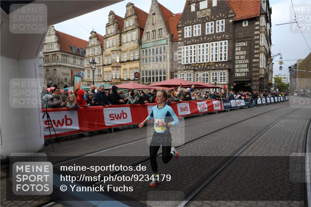 05.10.2025 - 20. swb-Marathon Bremen Yannick Fuchs http://msf.ph/oto/9234179 05.10.2025 10:34:57 Ziel 10410 meine-sportfotos.de