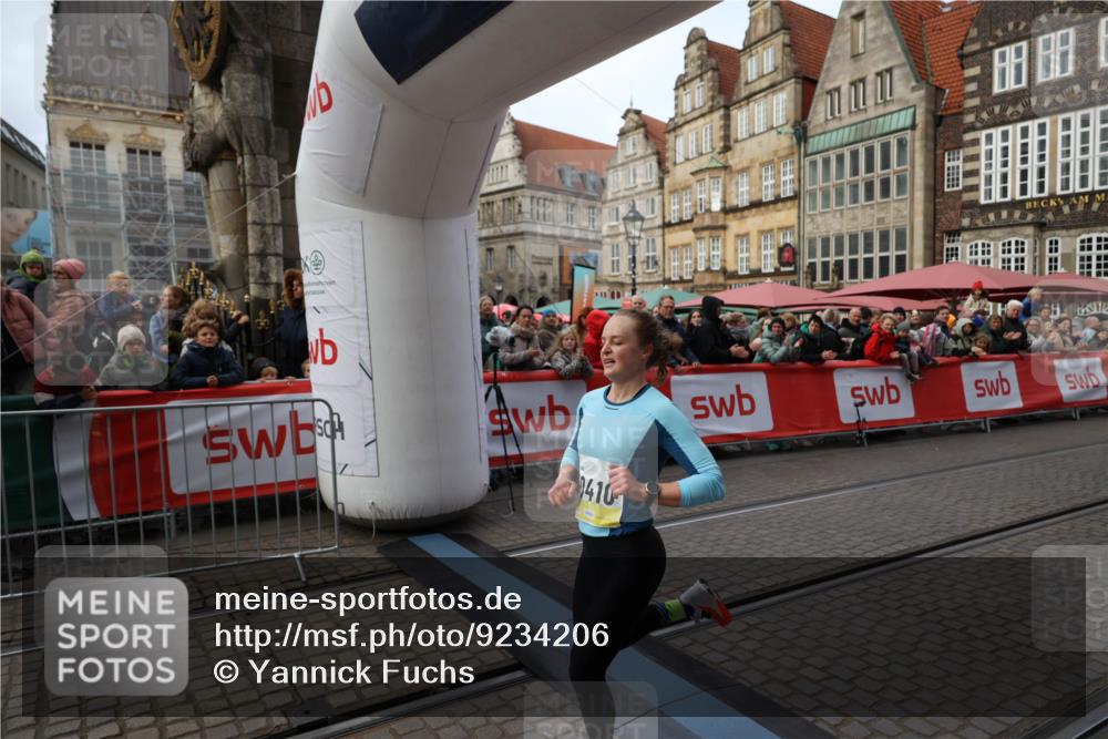 05.10.2025 - 20. swb-Marathon Bremen Yannick Fuchs http://msf.ph/oto/9234206 05.10.2025 10:34:57 Ziel 10410 meine-sportfotos.de