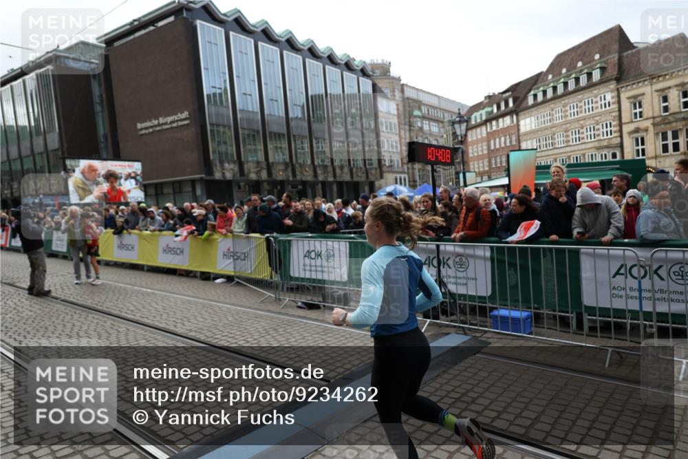 05.10.2025 - 20. swb-Marathon Bremen Yannick Fuchs http://msf.ph/oto/9234262 05.10.2025 10:34:58 Ziel 10410 meine-sportfotos.de