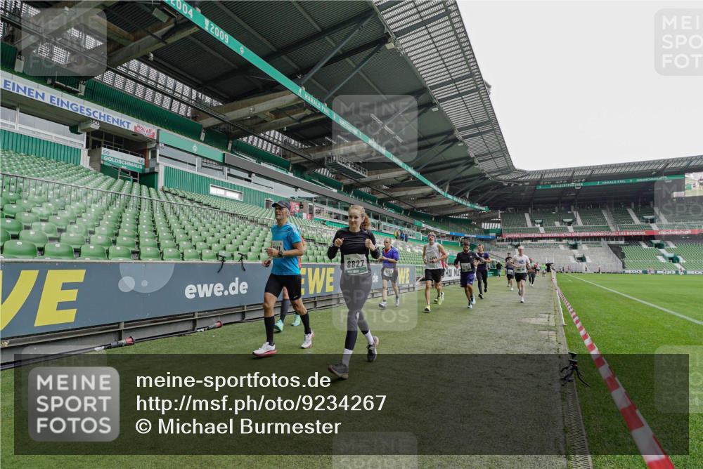 05.10.2025 - 20. swb-Marathon Bremen Michael Burmester http://msf.ph/oto/9234267 05.10.2025 12:57:55 Laufen im Stadion 90, 237, 415, 613, 820, 846, 963, 1317, 1382, 1491, 2158, 2234, 2240, 2304, 2522, 2648, 2662, 2821, 2893, 3373, 3396, 3591, 3602, 3798, 3969, 3977, 4089, 4102, 4287, 4389, 4401, 4446, 4496, 4747, 4821, 5100, 5149, 5163, 5313, 5562, 5645, 5728, 5917, 6161, 6317, 6326, 6372, 6486, 6525, 6534, 6535, 6768, 6999, 7053, 7371, 7588, 7731, 7911, 7940, 8023, 8091, 8113, 8128, 8328, 8576, 8801, 8827, 8903, 8964, 8993, 9151, 9983, 11658, 31, 246, 299, 305, 479, 833, 1382, 1627 meine-sportfotos.de