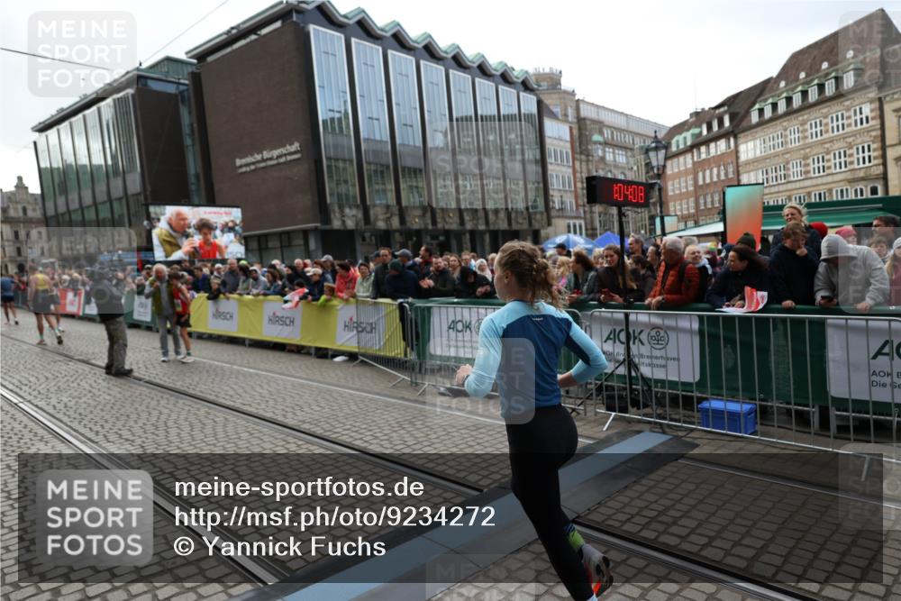 05.10.2025 - 20. swb-Marathon Bremen Yannick Fuchs http://msf.ph/oto/9234272 05.10.2025 10:34:58 Ziel 10410 meine-sportfotos.de