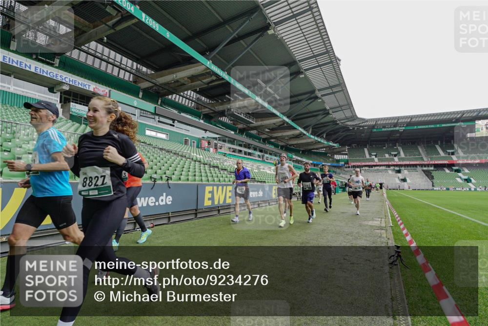 05.10.2025 - 20. swb-Marathon Bremen Michael Burmester http://msf.ph/oto/9234276 05.10.2025 12:57:56 Laufen im Stadion 90, 237, 415, 613, 820, 846, 963, 1317, 1491, 2158, 2234, 2240, 2304, 2522, 2648, 2662, 2821, 2893, 3373, 3396, 3591, 3602, 3798, 3969, 3977, 4089, 4102, 4287, 4389, 4401, 4446, 4496, 4709, 4747, 4821, 5100, 5149, 5163, 5313, 5562, 5645, 5728, 5917, 6161, 6317, 6326, 6372, 6486, 6525, 6534, 6535, 6676, 6768, 6999, 7053, 7371, 7588, 7731, 7911, 7940, 8023, 8091, 8113, 8128, 8328, 8576, 8801, 8827, 8903, 8964, 8993, 9151, 9983, 11658, 31, 246, 299, 305, 479, 833, 1382, 1627 meine-sportfotos.de