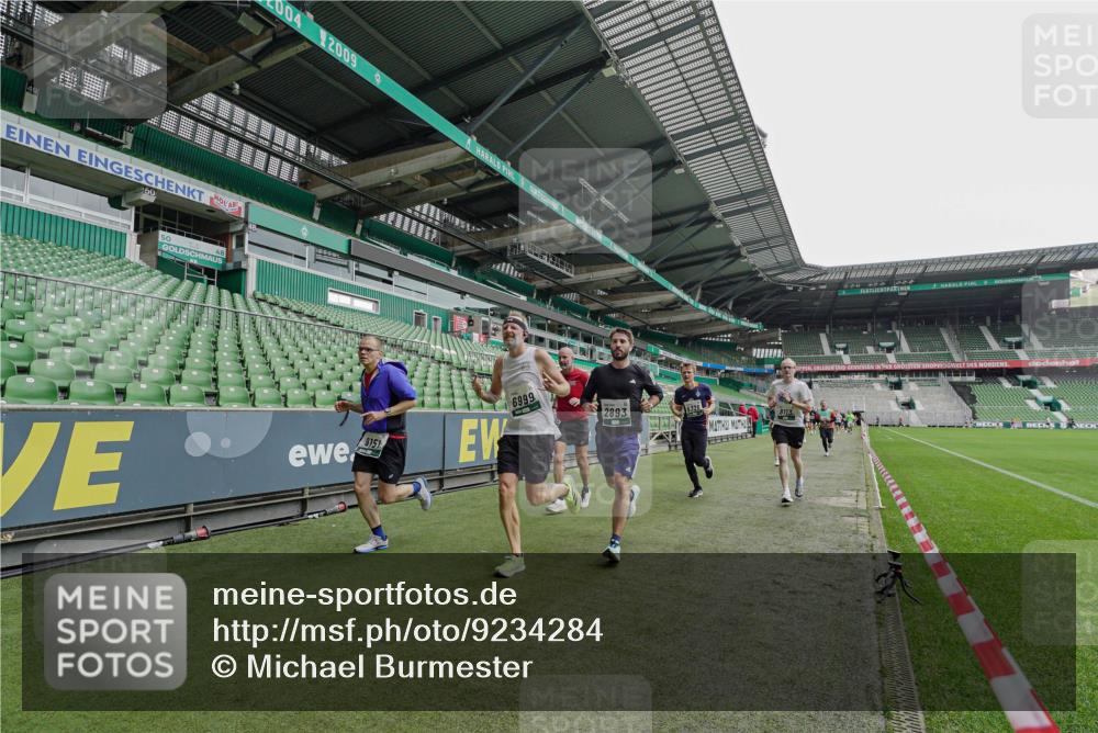 05.10.2025 - 20. swb-Marathon Bremen Michael Burmester http://msf.ph/oto/9234284 05.10.2025 12:57:57 Laufen im Stadion 90, 237, 415, 613, 820, 846, 963, 1317, 1491, 2158, 2234, 2240, 2304, 2522, 2648, 2662, 2821, 2893, 3373, 3396, 3591, 3602, 3798, 3969, 3977, 4089, 4102, 4287, 4389, 4401, 4446, 4496, 4709, 4747, 4821, 5100, 5149, 5163, 5313, 5562, 5645, 5728, 5917, 6161, 6317, 6326, 6372, 6486, 6525, 6534, 6535, 6676, 6768, 6999, 7053, 7371, 7588, 7731, 7911, 7940, 8023, 8091, 8113, 8128, 8328, 8576, 8801, 8827, 8964, 8993, 9151, 9983, 11658, 31, 246, 305, 833, 1382, 1627 meine-sportfotos.de