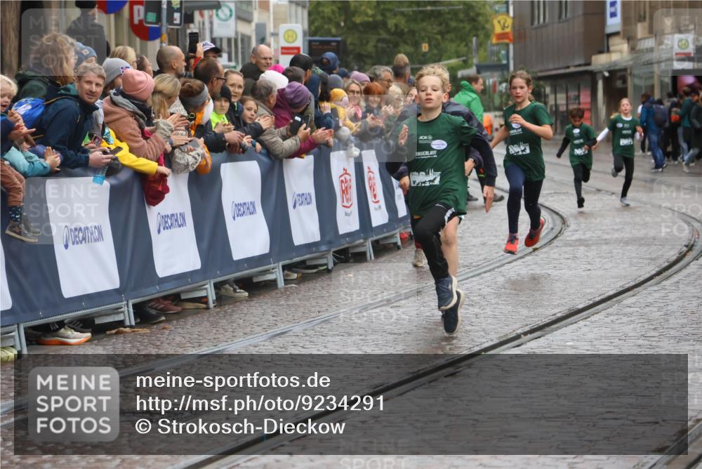 05.10.2025 - 20. swb-Marathon Bremen Strokosch-Dieckow http://msf.ph/oto/9234291 05.10.2025 15:18:57 Ziel  meine-sportfotos.de