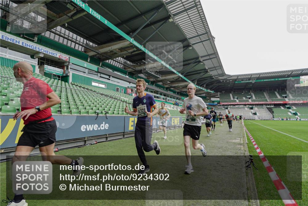 05.10.2025 - 20. swb-Marathon Bremen Michael Burmester http://msf.ph/oto/9234302 05.10.2025 12:57:58 Laufen im Stadion 90, 237, 415, 613, 820, 846, 963, 1317, 1491, 2158, 2234, 2240, 2304, 2522, 2648, 2662, 2821, 2893, 3373, 3396, 3573, 3591, 3602, 3798, 3969, 3977, 4089, 4102, 4287, 4389, 4401, 4446, 4496, 4709, 4747, 4821, 5100, 5149, 5163, 5313, 5562, 5645, 5728, 5917, 6161, 6317, 6326, 6372, 6486, 6525, 6534, 6535, 6676, 6999, 7053, 7371, 7588, 7731, 7813, 7911, 7940, 8023, 8091, 8113, 8128, 8328, 8576, 8801, 8827, 8964, 8993, 9151, 9983, 11658, 246, 305, 833, 1382 meine-sportfotos.de