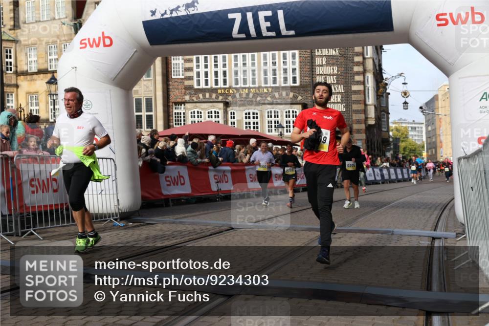 05.10.2025 - 20. swb-Marathon Bremen Yannick Fuchs http://msf.ph/oto/9234303 05.10.2025 11:04:07 Ziel 9241, 9379, 9398, 9571, 10106, 10205, 10265, 10271, 10551, 11183, 11609 meine-sportfotos.de