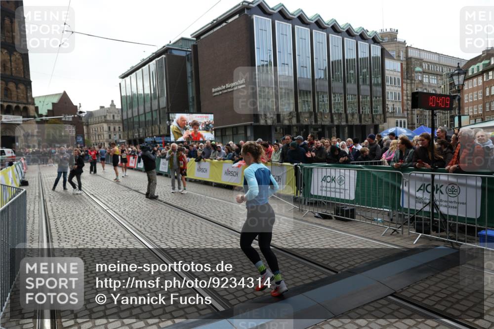05.10.2025 - 20. swb-Marathon Bremen Yannick Fuchs http://msf.ph/oto/9234314 05.10.2025 10:34:58 Ziel 10410 meine-sportfotos.de
