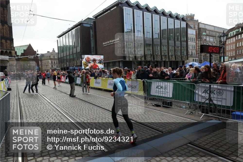 05.10.2025 - 20. swb-Marathon Bremen Yannick Fuchs http://msf.ph/oto/9234321 05.10.2025 10:34:58 Ziel 10410 meine-sportfotos.de