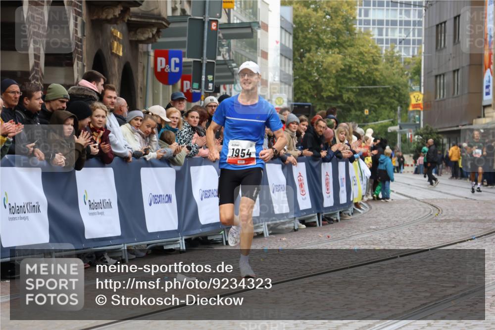 05.10.2025 - 20. swb-Marathon Bremen Strokosch-Dieckow http://msf.ph/oto/9234323 05.10.2025 12:36:55 Ziel 1954 meine-sportfotos.de